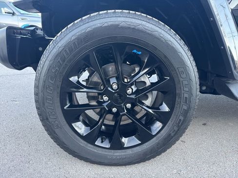 Used 2022 Jeep Wrangler Unlimited Sahara w/ Cold Weather Group image 27