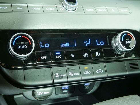 Used 2024 Hyundai Elantra SEL FWD image 16