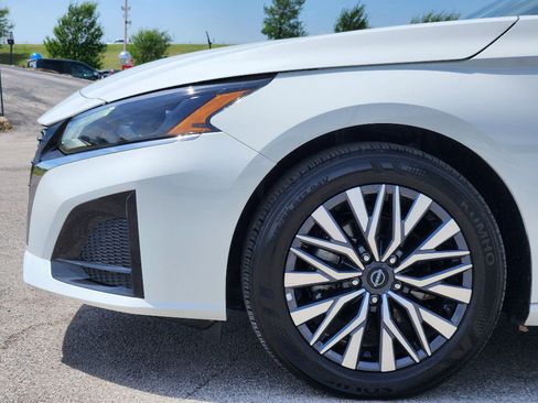 Used 2025 Nissan Altima 2.5 SV image 9