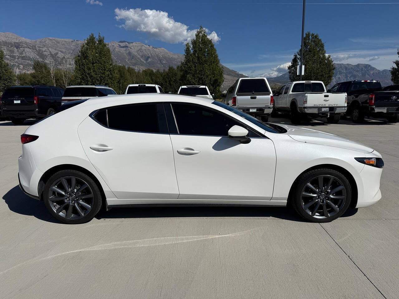 Used 2022 MAZDA MAZDA3 s FWD image 2