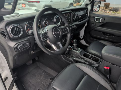 Used 2023 Jeep Wrangler Unlimited Sahara image 12