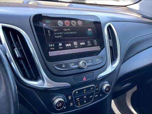 Used 2018 Chevrolet Equinox Premier FWD image 24