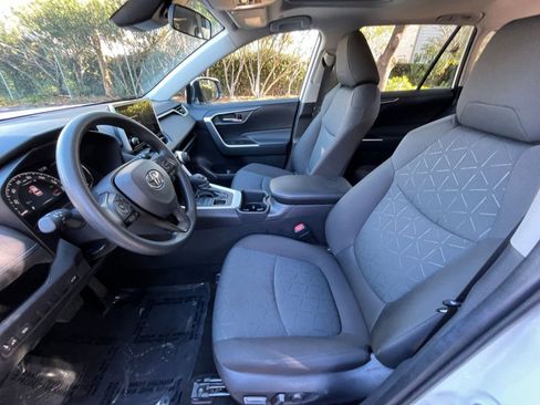 Used 2025 Toyota RAV4 XLE image 28
