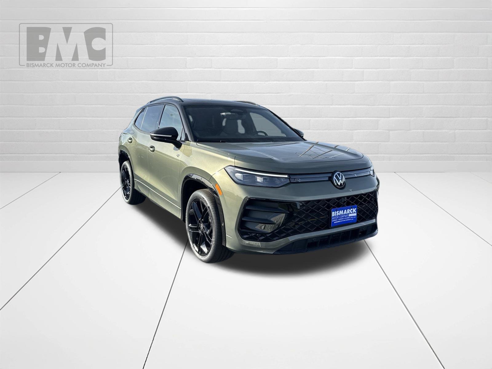 New 2026 Volkswagen Tiguan SE R-Line AWD/4WD image 3