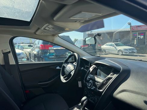 Used 2017 Ford Focus SEL image 23