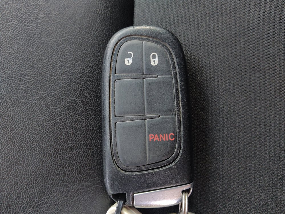 Used 2019 Jeep Cherokee Latitude Plus FWD image 32