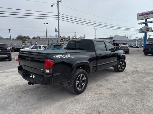 Used 2019 Toyota Tacoma TRD Sport image 5