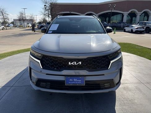 Used 2023 Kia Sorento SX image 2
