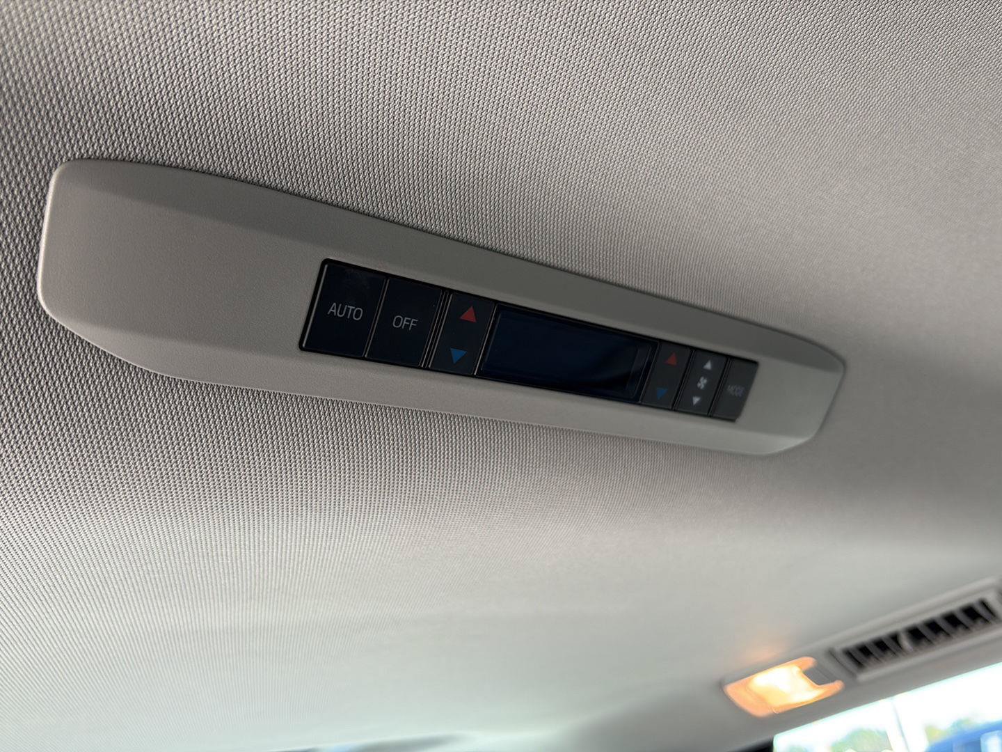 Used 2023 Toyota Sienna XLE FWD image 15