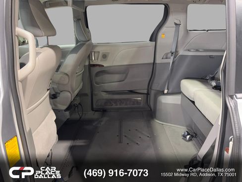 Used 2013 Toyota Sienna Limited w/ Premium Pkg FWD image 23