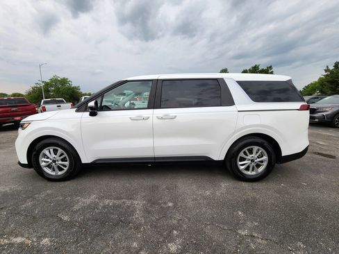Used 2024 Kia Carnival LX FWD image 4