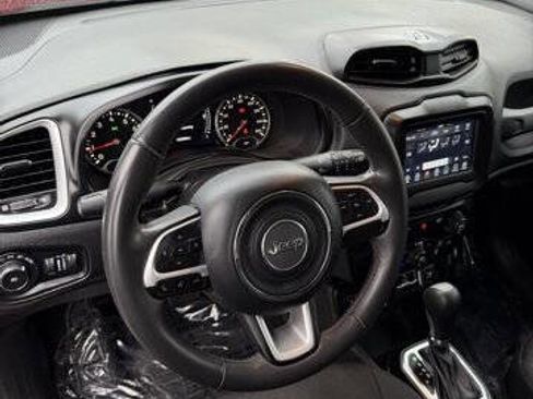 Used 2018 Jeep Renegade Latitude image 12