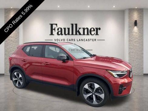 Used 2023 Volvo XC40 B5 Plus w/ Driver Assist Package AWD/4WD image 1