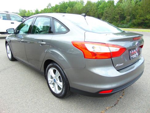 Used 2013 Ford Focus SE FWD image 32