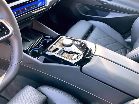 Used 2025 BMW i5 eDrive40i w/ M Sport Package image 18