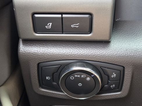 Used 2020 Ford Expedition XLT w/ Equipment Group 202A RWD image 23