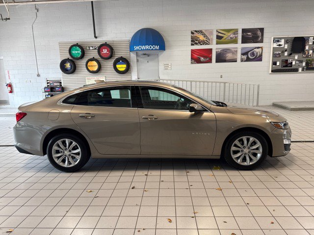 Used 2025 Chevrolet Malibu LT FWD image 2