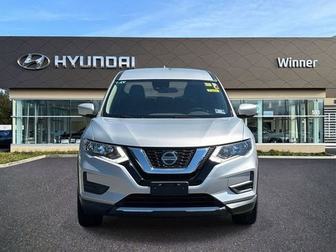Used 2019 Nissan Rogue S image 2