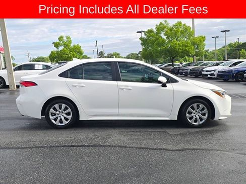 Used 2025 Toyota Corolla LE FWD image 2