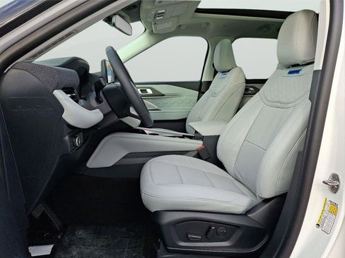New 2026 Ford Explorer Platinum w/ LUX Leather Package image 9