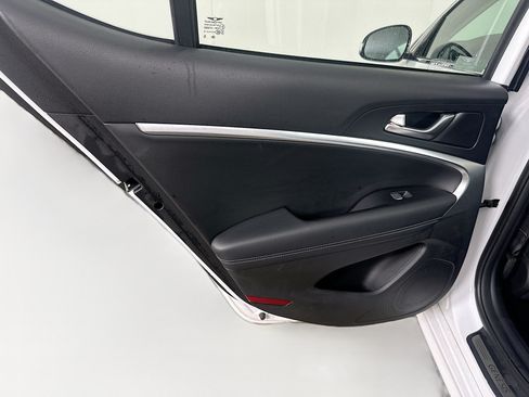 Used 2025 Genesis G70 2.5T AWD/4WD image 26