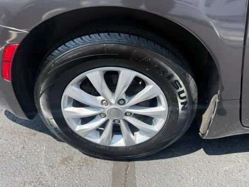 Used 2019 Chrysler Pacifica Touring-L FWD image 54