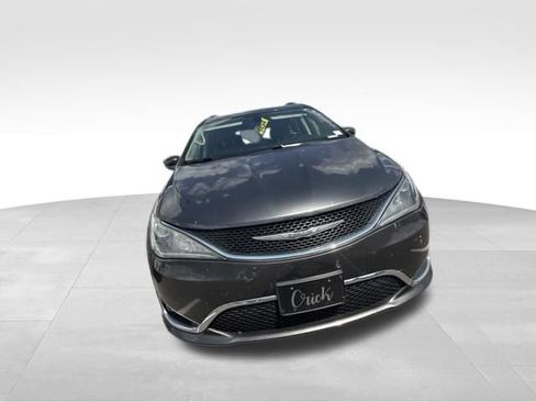 Used 2018 Chrysler Pacifica Touring-L Plus w/ Tire & Wheel Group FWD image 5