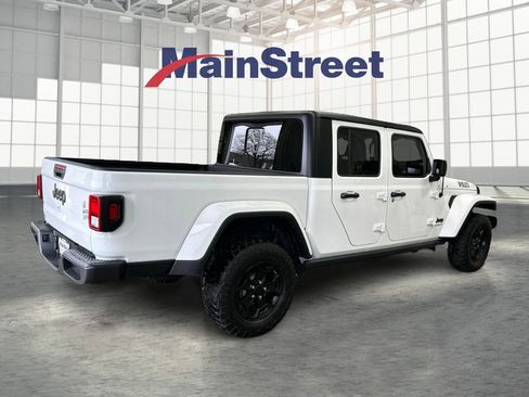 Used 2023 Jeep Gladiator Sport image 5