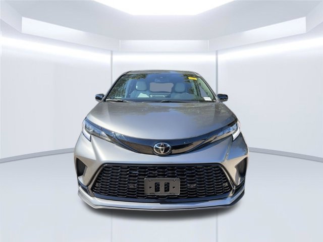 Used 2026 Toyota Sienna XSE FWD image 2