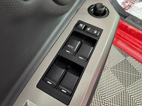 Used 2010 Dodge Avenger Express FWD image 31