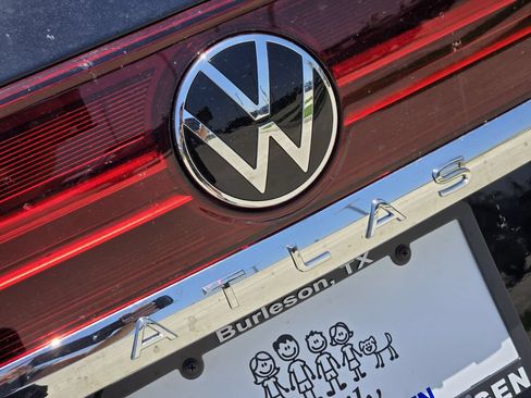 New 2026 Volkswagen Atlas SE FWD image 8