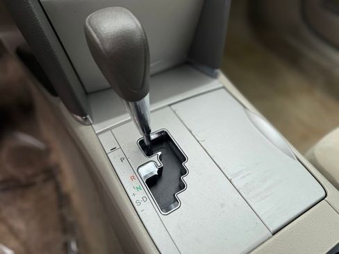 Used 2010 Toyota Camry LE FWD image 28