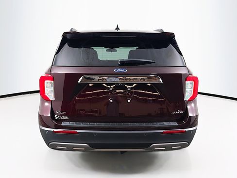 Used 2023 Ford Explorer XLT w/ Equipment Group 202A image 7