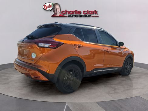 Used 2023 Nissan Kicks SR w/ SR Premium Package FWD image 5