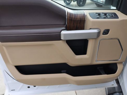 Used 2018 Ford F150 Lariat w/ Equipment Group 502A Luxury image 10