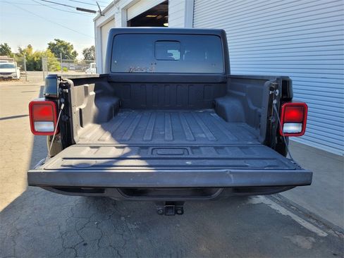 Used 2023 Jeep Gladiator Willys image 27
