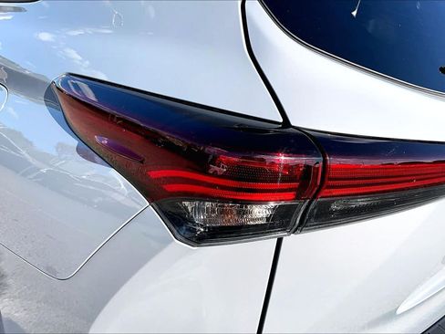 Used 2025 Toyota Highlander XSE AWD/4WD image 28