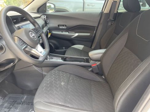 Used 2024 Nissan Kicks SV FWD image 7