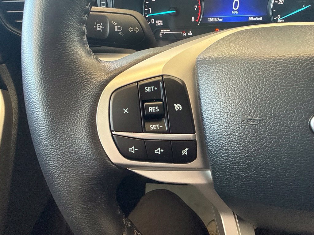 Used 2023 Ford Explorer XLT AWD/4WD image 18