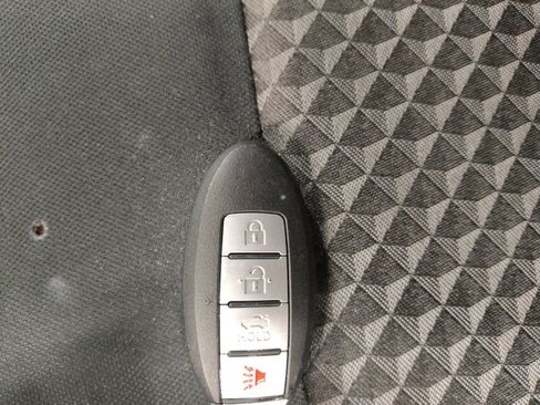 Used 2020 Nissan Versa S FWD image 32