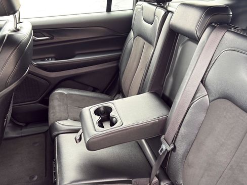 Used 2024 Jeep Grand Cherokee L Laredo image 35