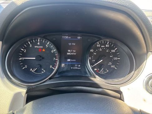 Used 2020 Nissan Rogue Sport SV FWD image 11