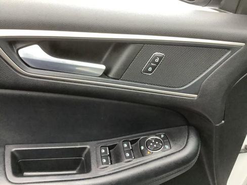 Used 2022 Ford Edge SEL image 12