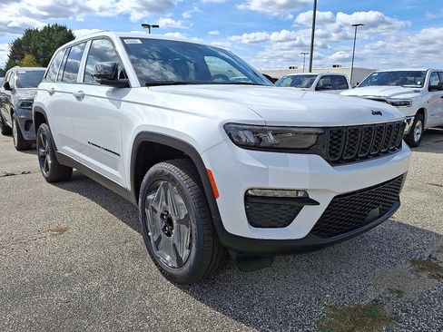 New 2025 Jeep Grand Cherokee Limited image 3