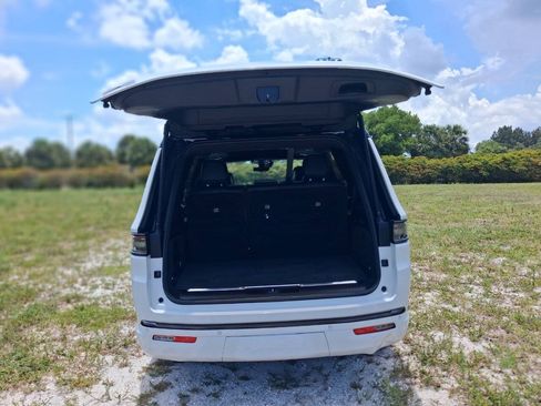 Used 2022 Jeep Grand Wagoneer Series II AWD/4WD image 25