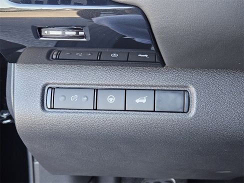 New 2025 Nissan Pathfinder SV image 27