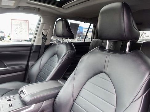 Certified 2023 Toyota Highlander XLE image 51