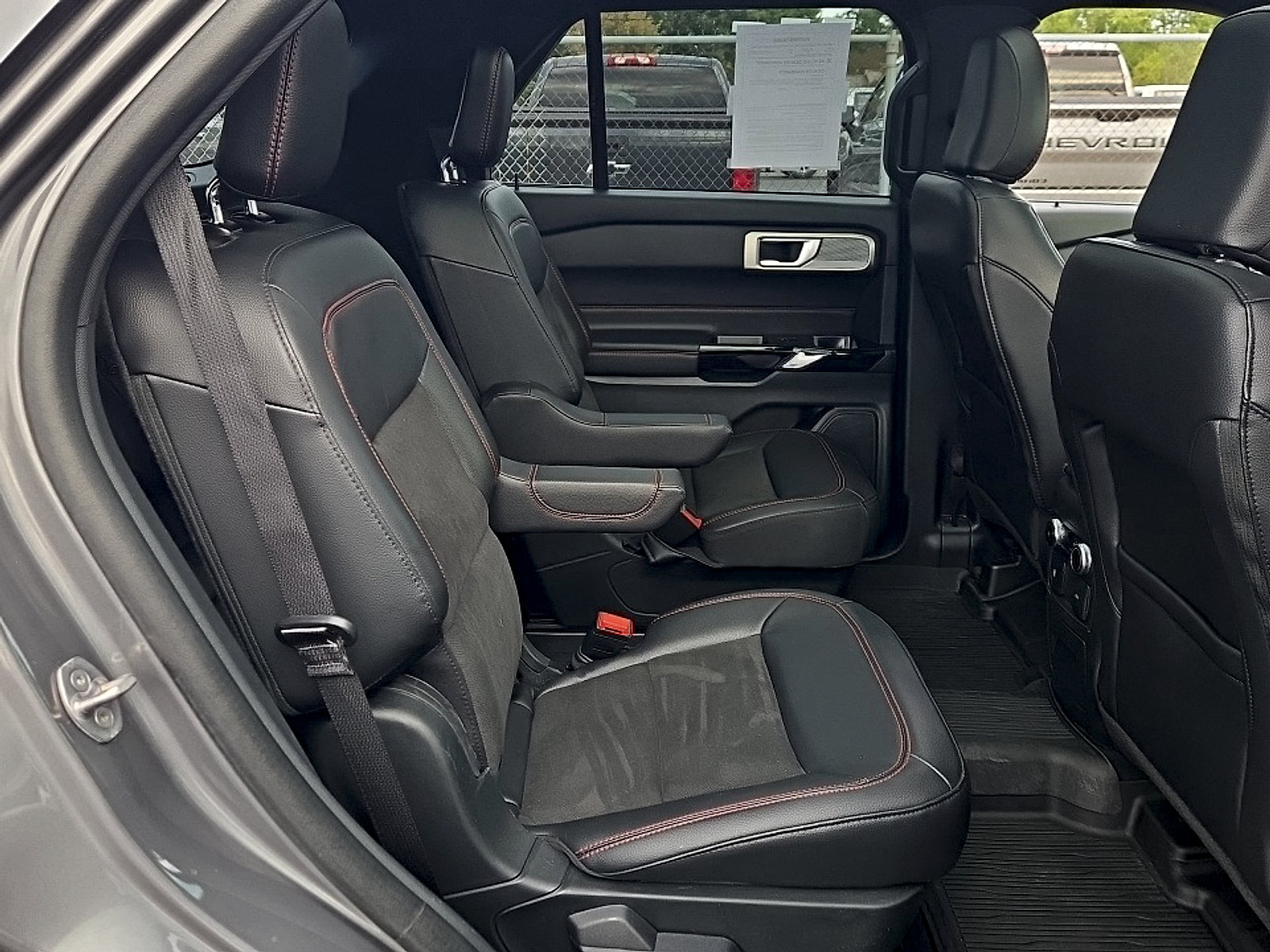 Used 2023 Ford Explorer ST-Line AWD/4WD image 22