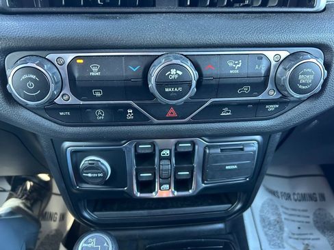 Used 2024 Jeep Wrangler Sport S image 27