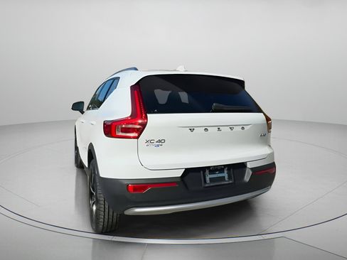 Used 2023 Volvo XC40 B5 Plus image 23